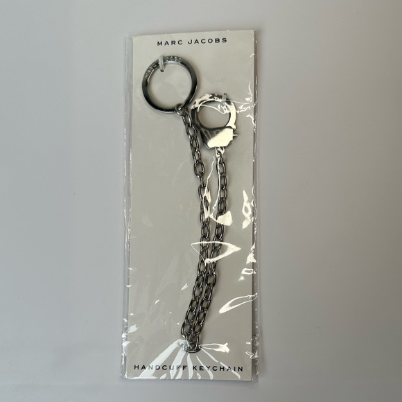 Marc Jacobs Handcuff Keychain NWT - Picture 5 of 11